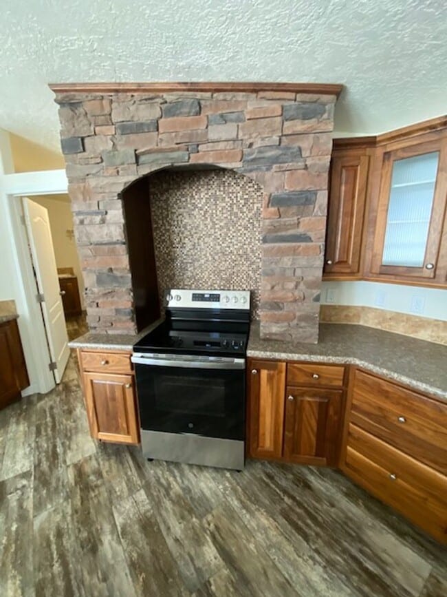 Building Photo - True Western Living On The Snake River