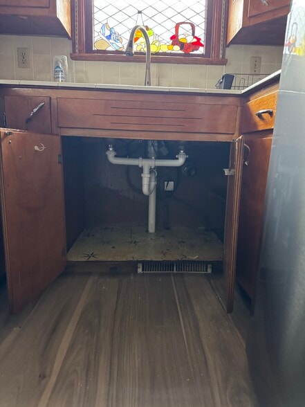 Building Photo - 2121 Cherry Ave