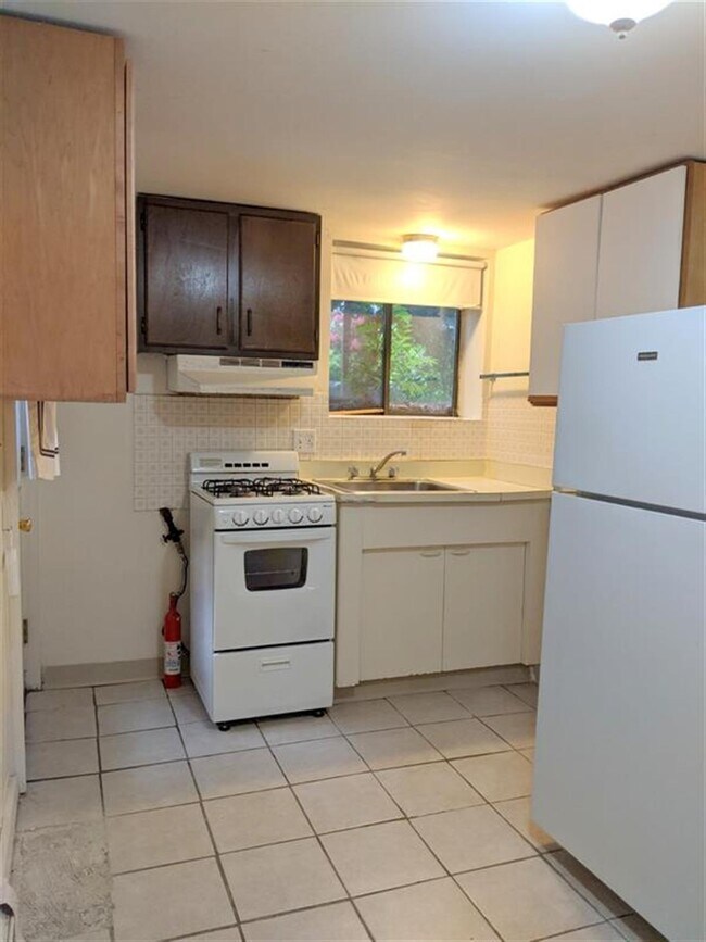 Building Photo - 11 Cameron Ave