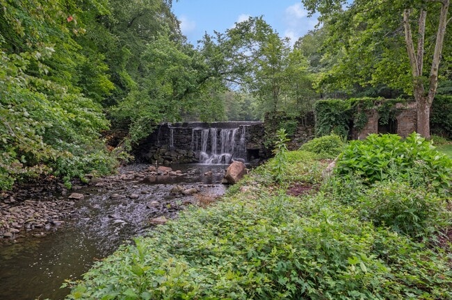 Building Photo - 9 Sherwood Ave