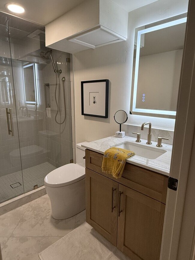 Building Photo - Beautiful Remodeled Sugar House Home