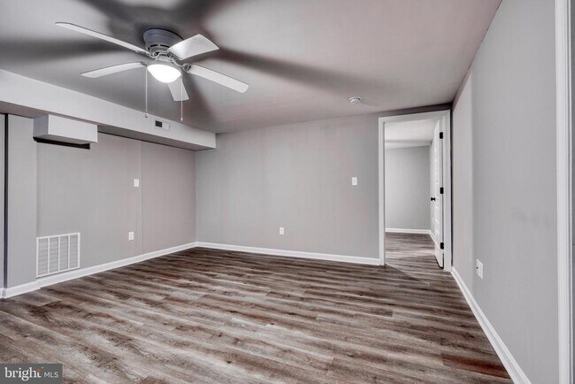 Building Photo - 6722 Brentwood Ave