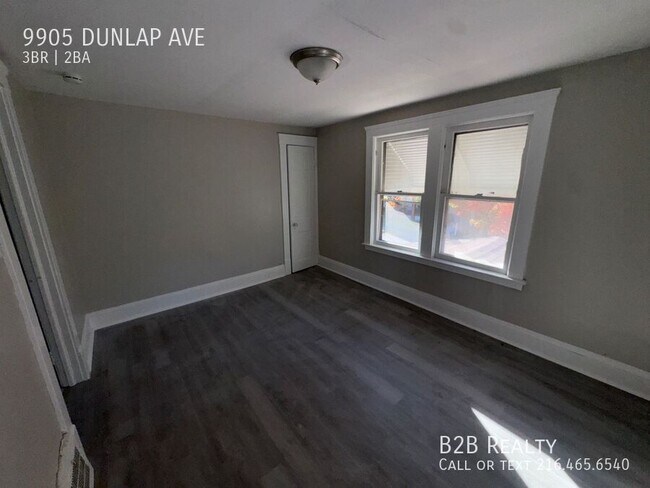 Building Photo - 9905 Dunlap Ave