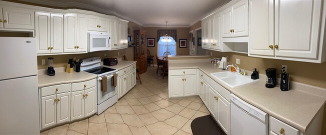 Kitchen - 1191 Carriage Dr