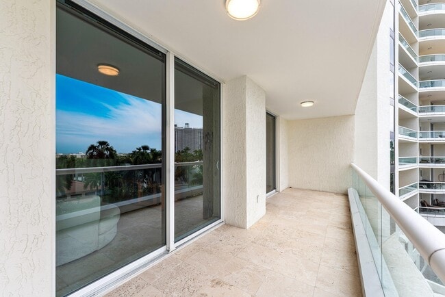 Building Photo - 6000 Island Blvd