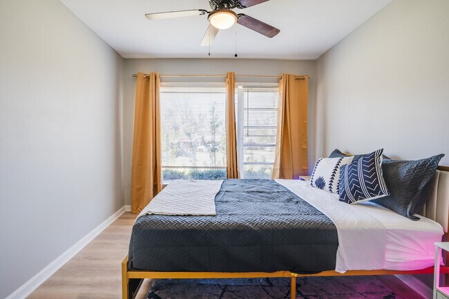 Building Photo - 218 Cactus St