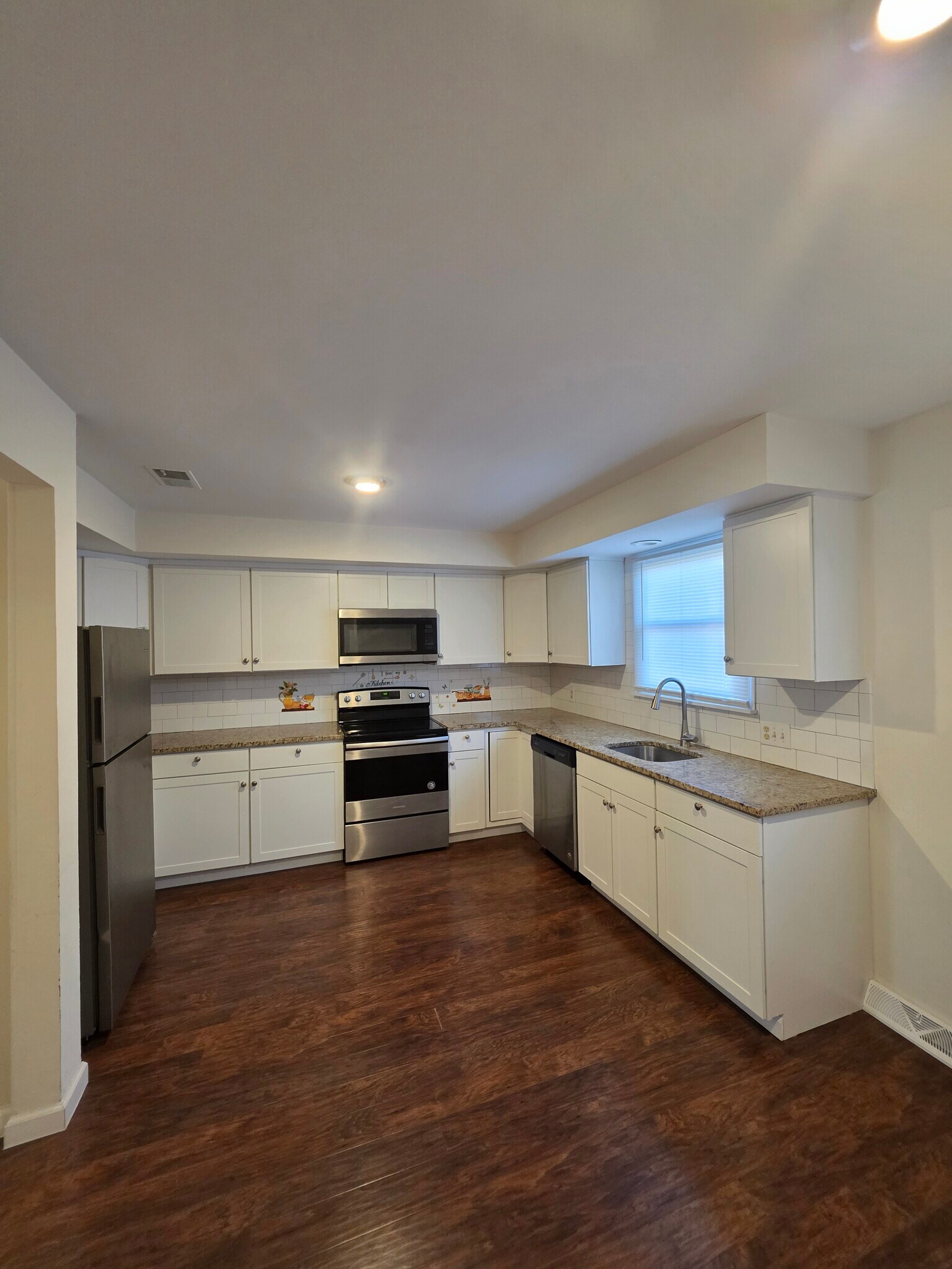 Building Photo - 8315 Countryside Ln