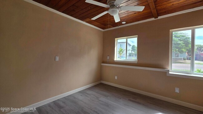 Building Photo - 6409 Ridgewood Ave