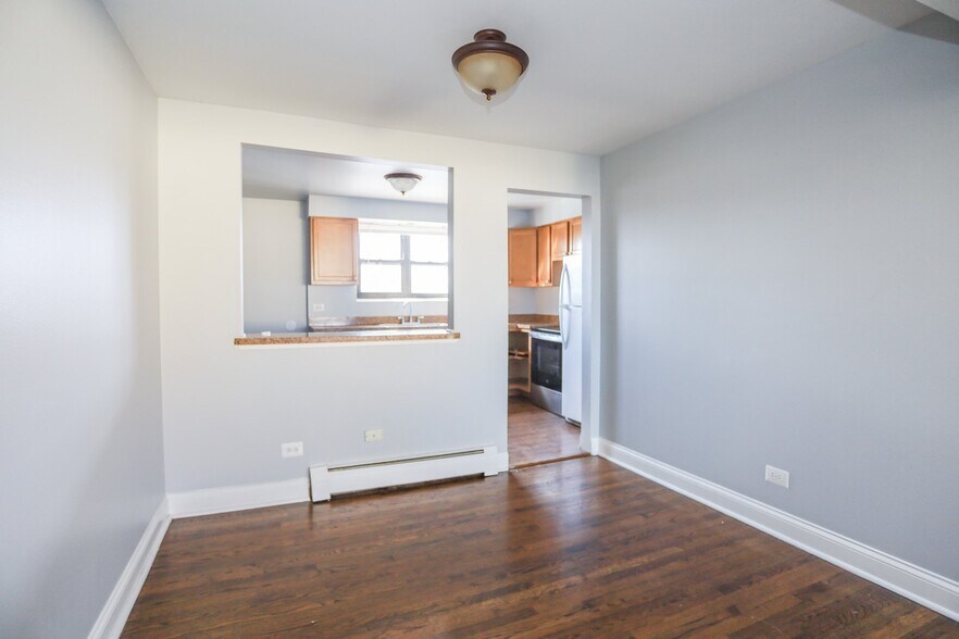 Building Photo - 9016 Lamon Ave