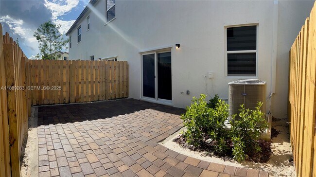 Building Photo - 2451 SE 28th St