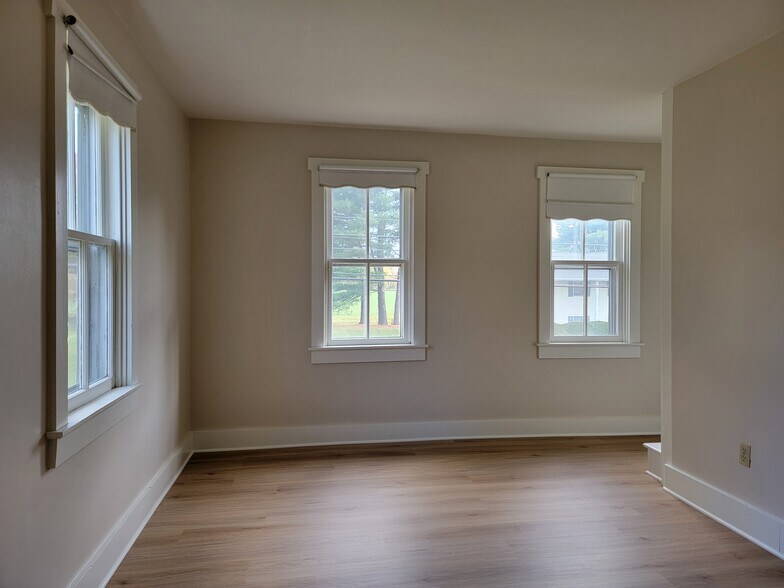 Building Photo - 819 Fruitville Pike