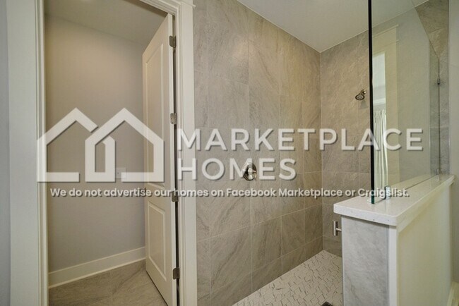 Building Photo - 1067 Harrison Bayou Dr