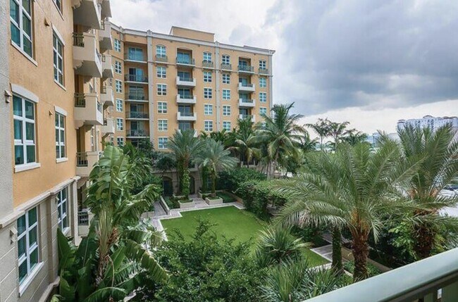 Building Photo - 403 S Sapodilla Ave