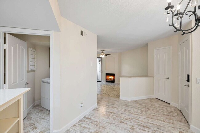 Building Photo - Camelback Corridor Condo now available!