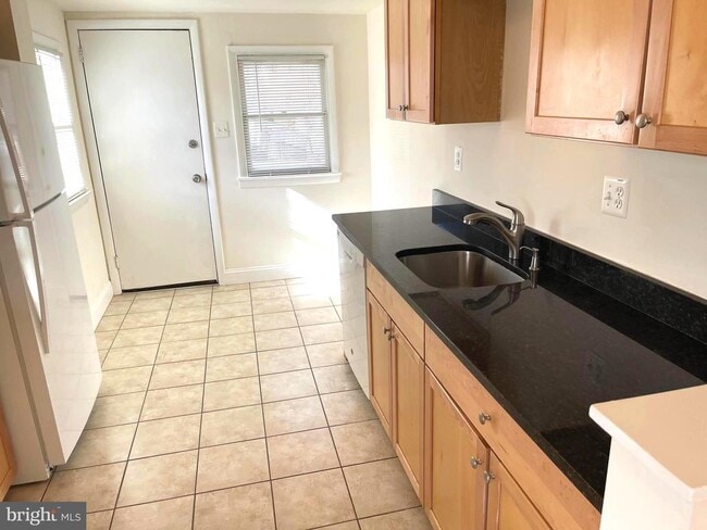 Building Photo - 7132 Parkview Ave