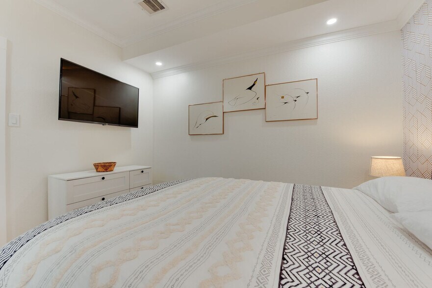 Building Photo - 1505 Durango Dr