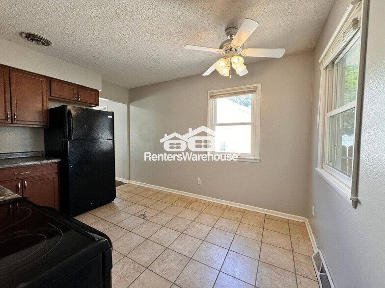 Building Photo - 1328 Carrie Ave