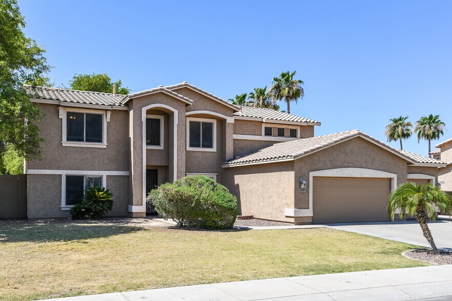 Building Photo - 1081 E Horseshoe Dr