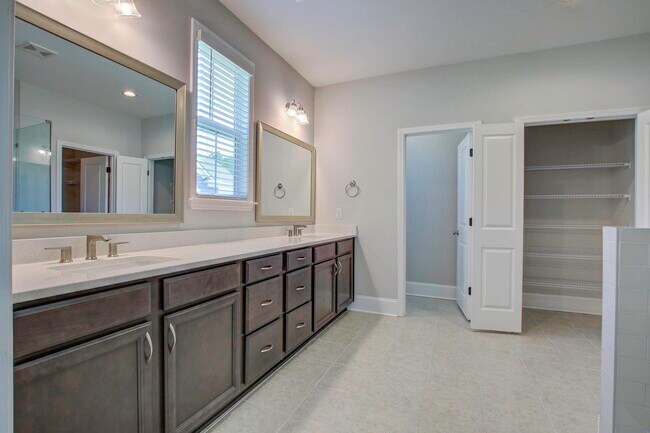 Building Photo - 216 Quimby Hill Dr