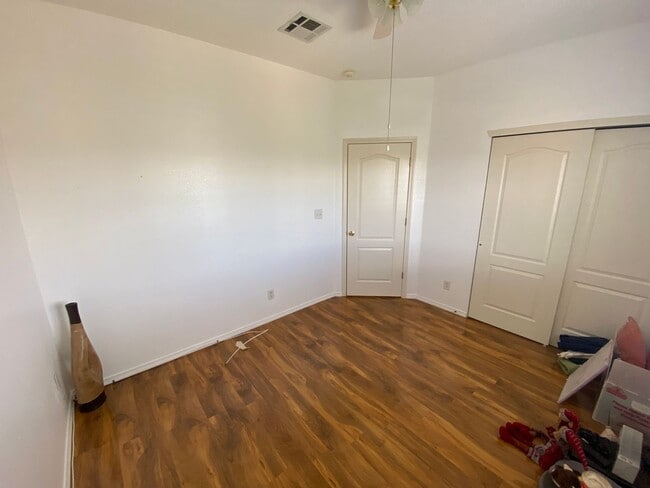 Building Photo - EASTSIDE HOME FOR RENT