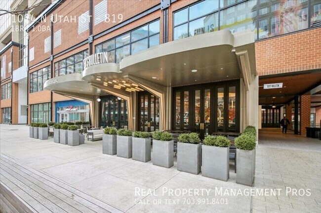 Building Photo - 1024 N Utah St