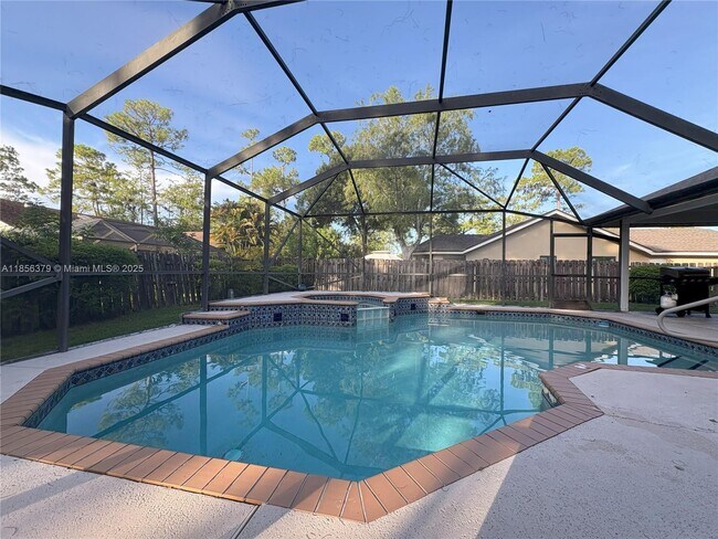 Building Photo - 730 Daffodil Dr