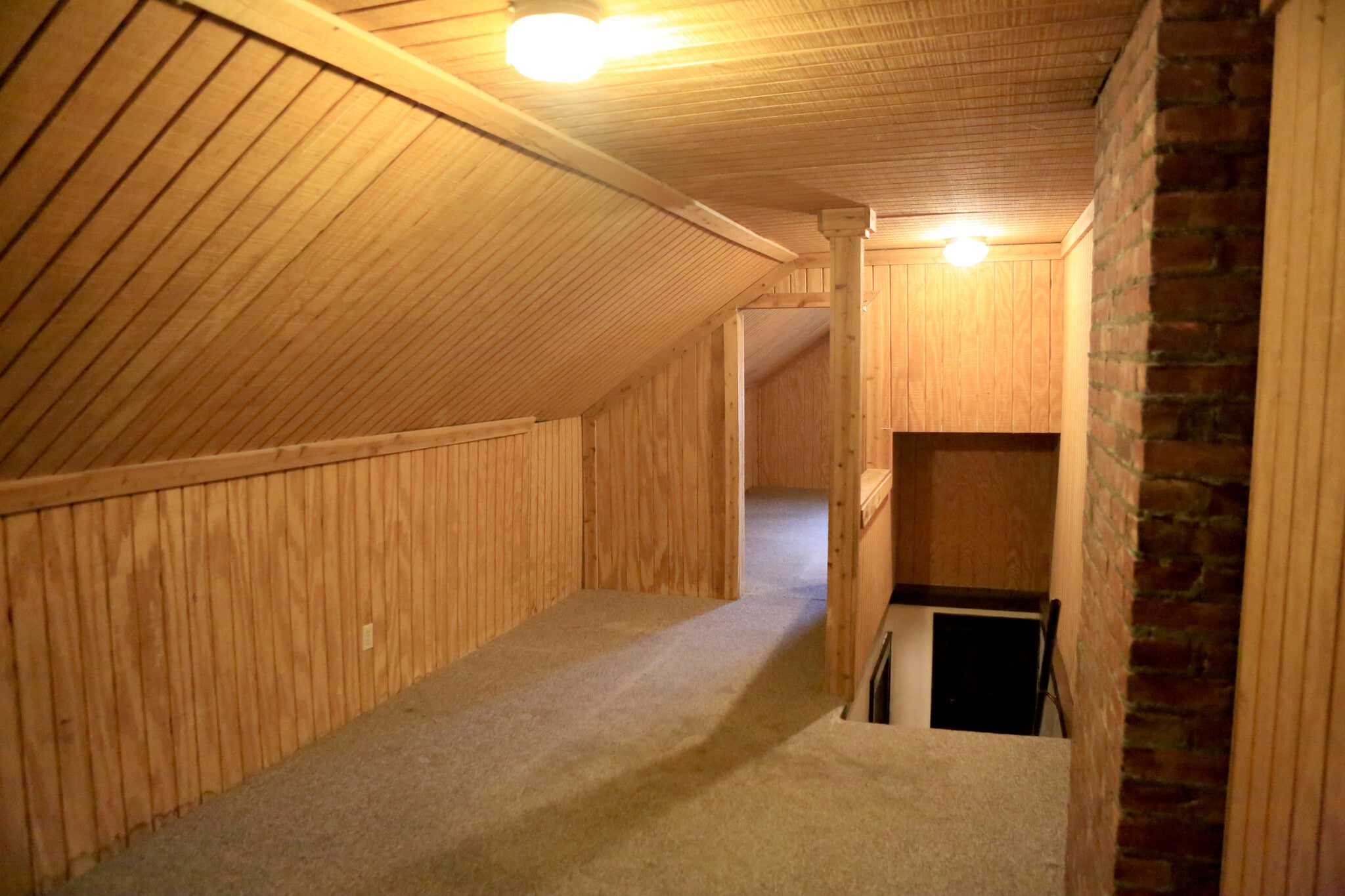 Third Floor Middle - 411 Humphrey St