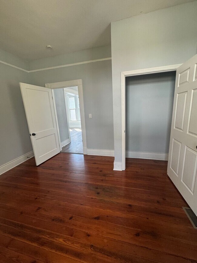 Building Photo - Cozy 2 Bedroom, 1 Bath Home – $1,000/Month