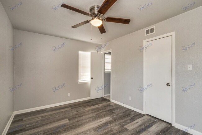 Building Photo - 811 Vogel St
