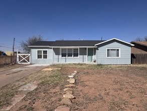 Building Photo - Just off 50th and I-27/ Newly Renovated-MOVE IN SPECIAL!!