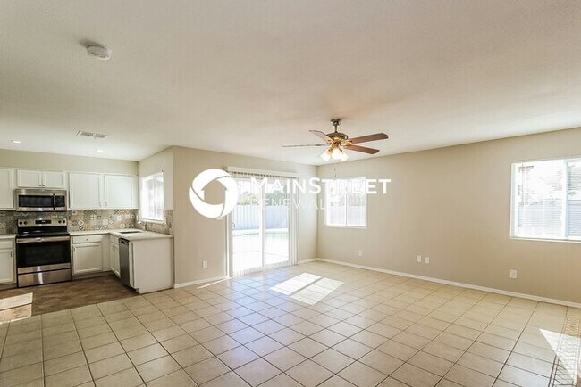 Building Photo - 3 Bedroom Pet-Friendly Home in MESA, AZ with Main Street Renewal