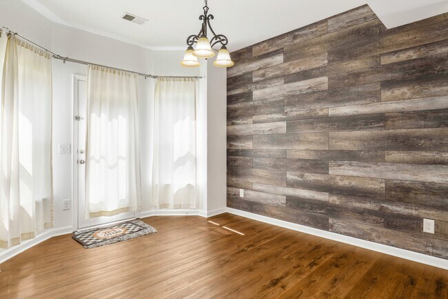 Building Photo - 4208 Longfellow Dr