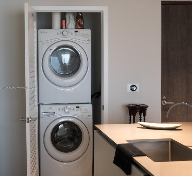 Building Photo - 68 SE 6th St