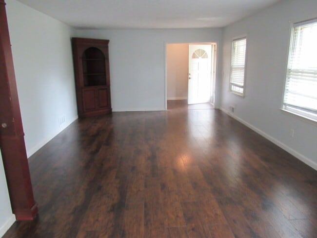 Building Photo - 70 Gibson Dr