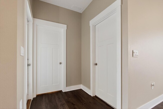 Building Photo - 1110 Shoal River Dr