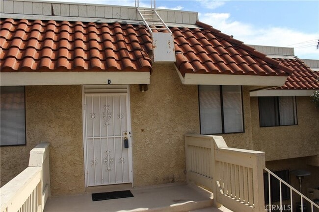 Building Photo - 1673 E Kingsley Ave