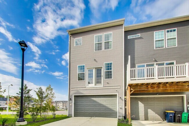 Building Photo - Luxurious on Lanham Hill - 3 + 3.5 Near Ne...