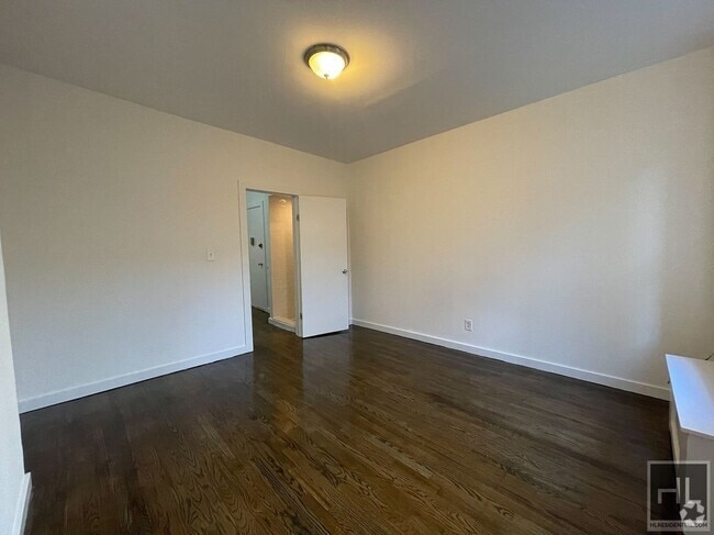 Building Photo - 165 E 87th St