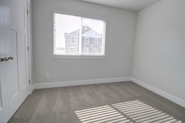 Building Photo - Pet Friendly Lehi Townhome