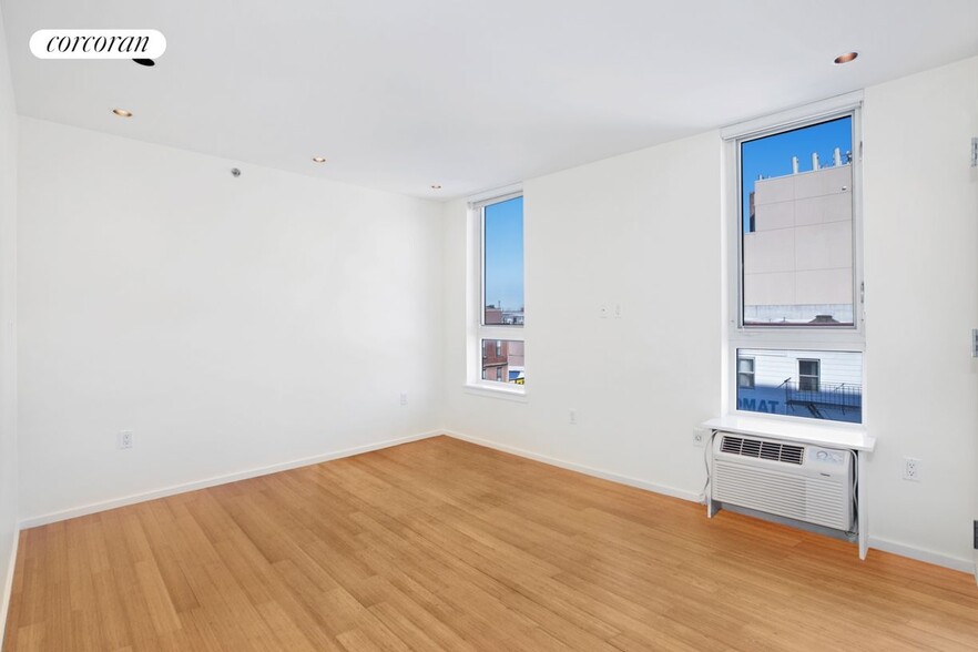 Building Photo - 276 13th St