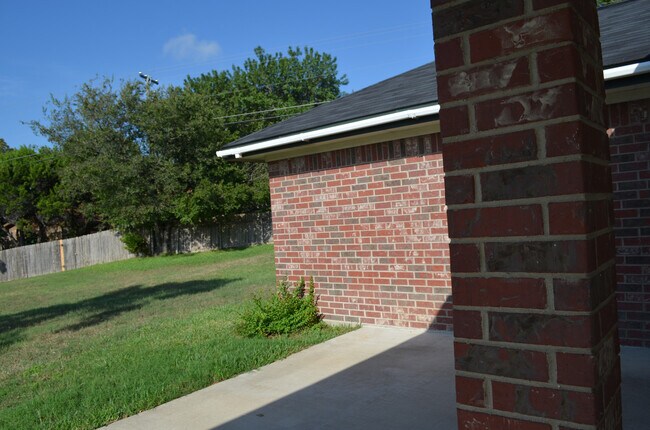 Building Photo - 3BR 2BA is located in a quiet Harker Heigh...