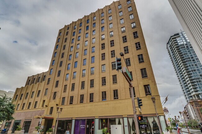 Building Photo - 114 W Adams St