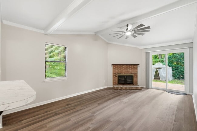 Building Photo - Renovated Ranch on a Quiet Cul-de-Sac with Vaulted Ceilings & Private Backyard