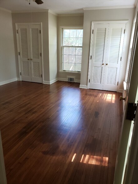 Building Photo - 5390 Walnut Grove Rd