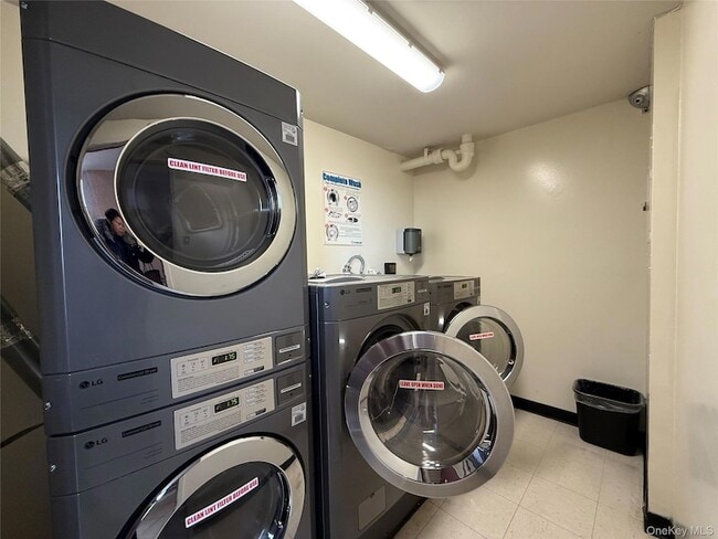 Building Photo - 150-38 Union Tpke Un