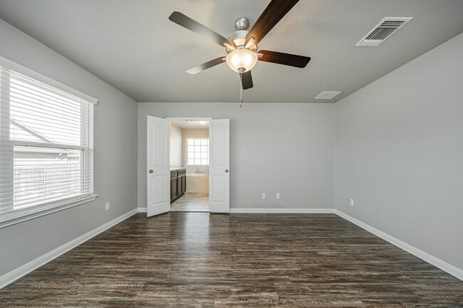 Building Photo - Live, love, and grow in this charming home!