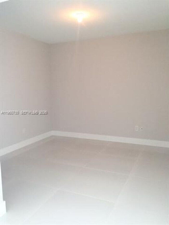 Building Photo - 400 Sunny Isles Blvd