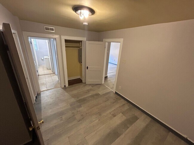 Building Photo - Maple1511-1513