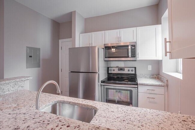 Building Photo - 1931 Delaware Ave