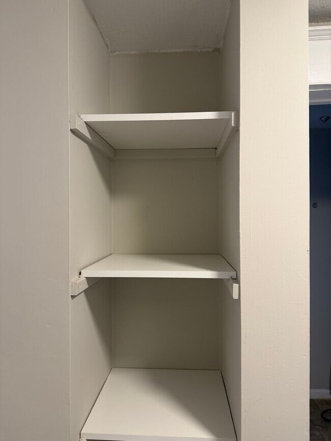 Building Photo - 1708 Faraon St